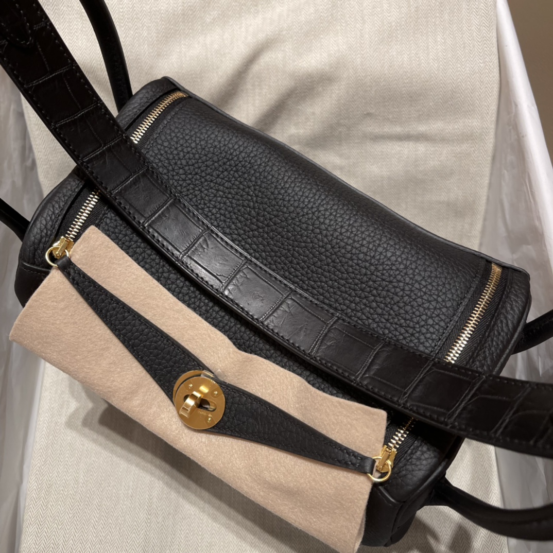 에르메스 린디백 30 블랙 금장 끌레망스 악어가죽 핸들